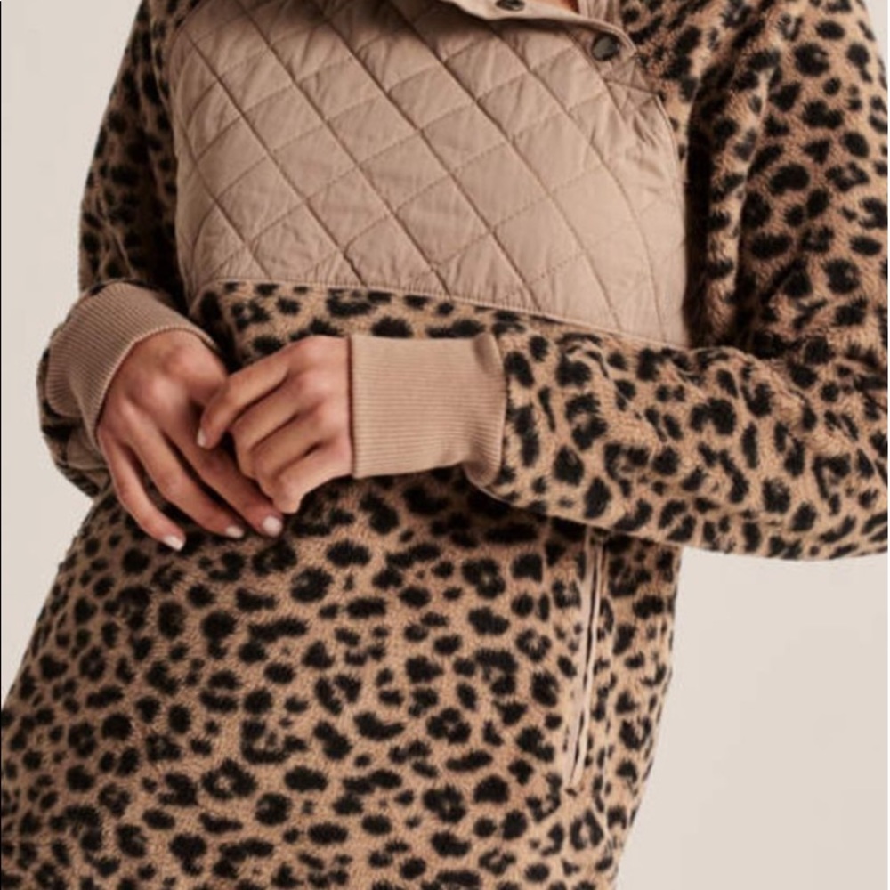 Cheetah pull over - Picture 2 of 7